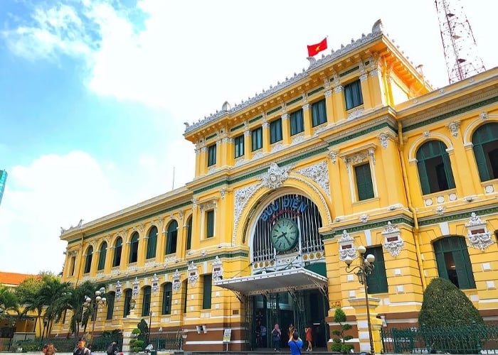 Saigon Central Post Office- One of the famous architectural works in Sai Gon