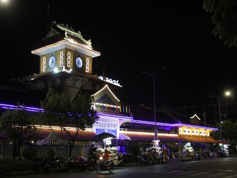 Binh Tay Night Market