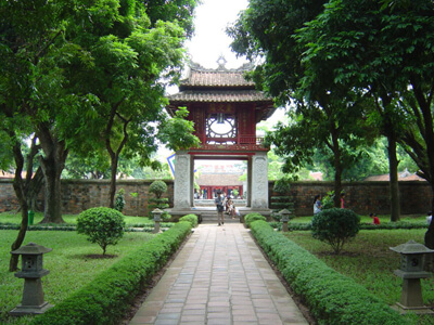 THROUGH VIETNAM GOLF COURSE