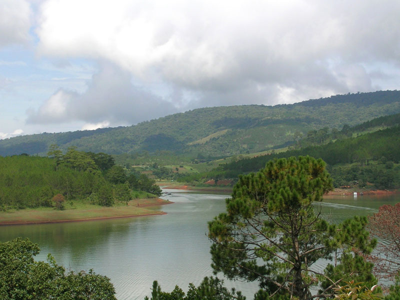 Tuyen Lam Lake