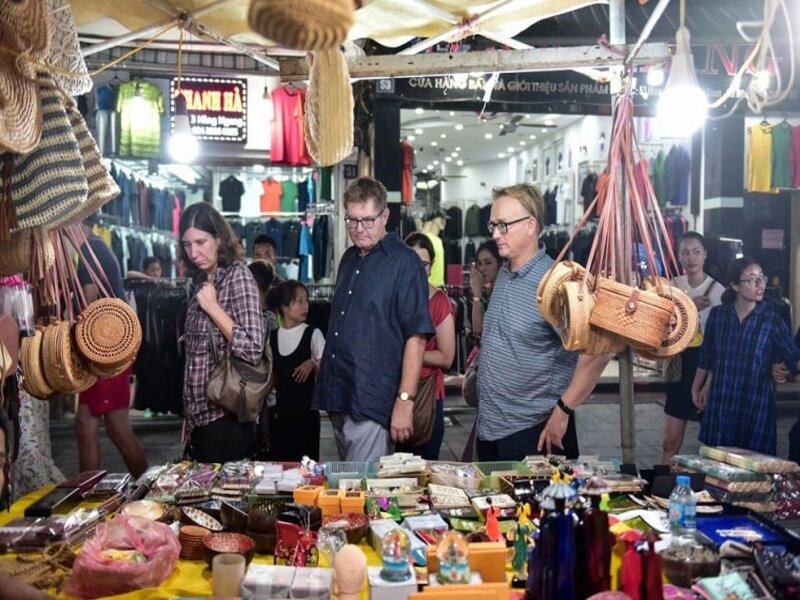 Hanh Thong Tay Night Market